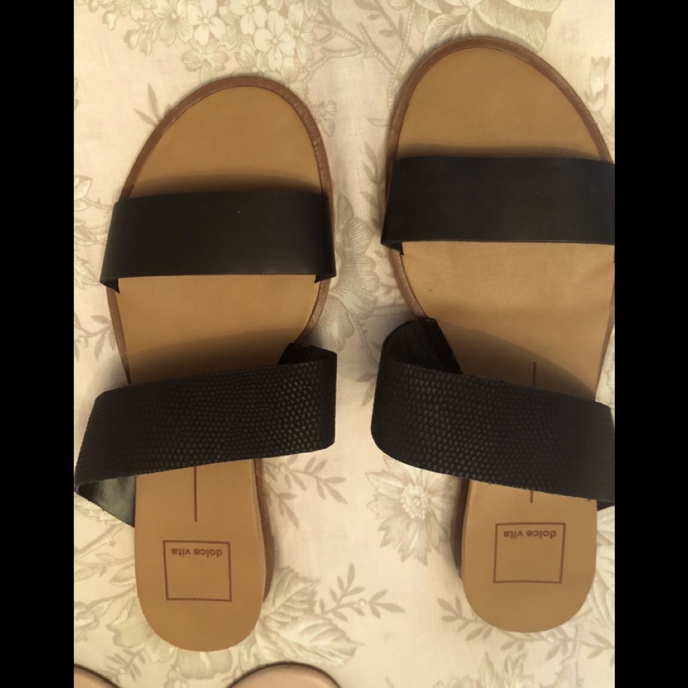 Never Been worn black flat sandals size 7